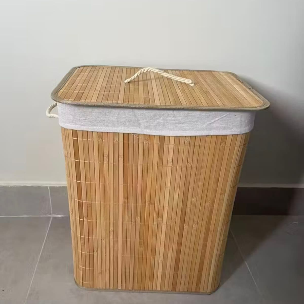 Cesto de Roupa Suja Bambu com Tampa e Alças 50 Litros
